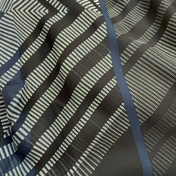 Vince Graphic Print Silk Cami - Picture 9 of 9